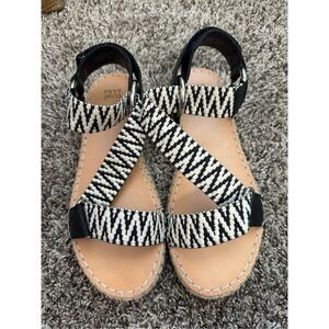 NWT Frye & Co. Adjustable Asymmetrical Sandals Size 8M